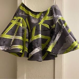 Revolution Dance Skirt in Neon Yellow/Gray
Size Medium Child
